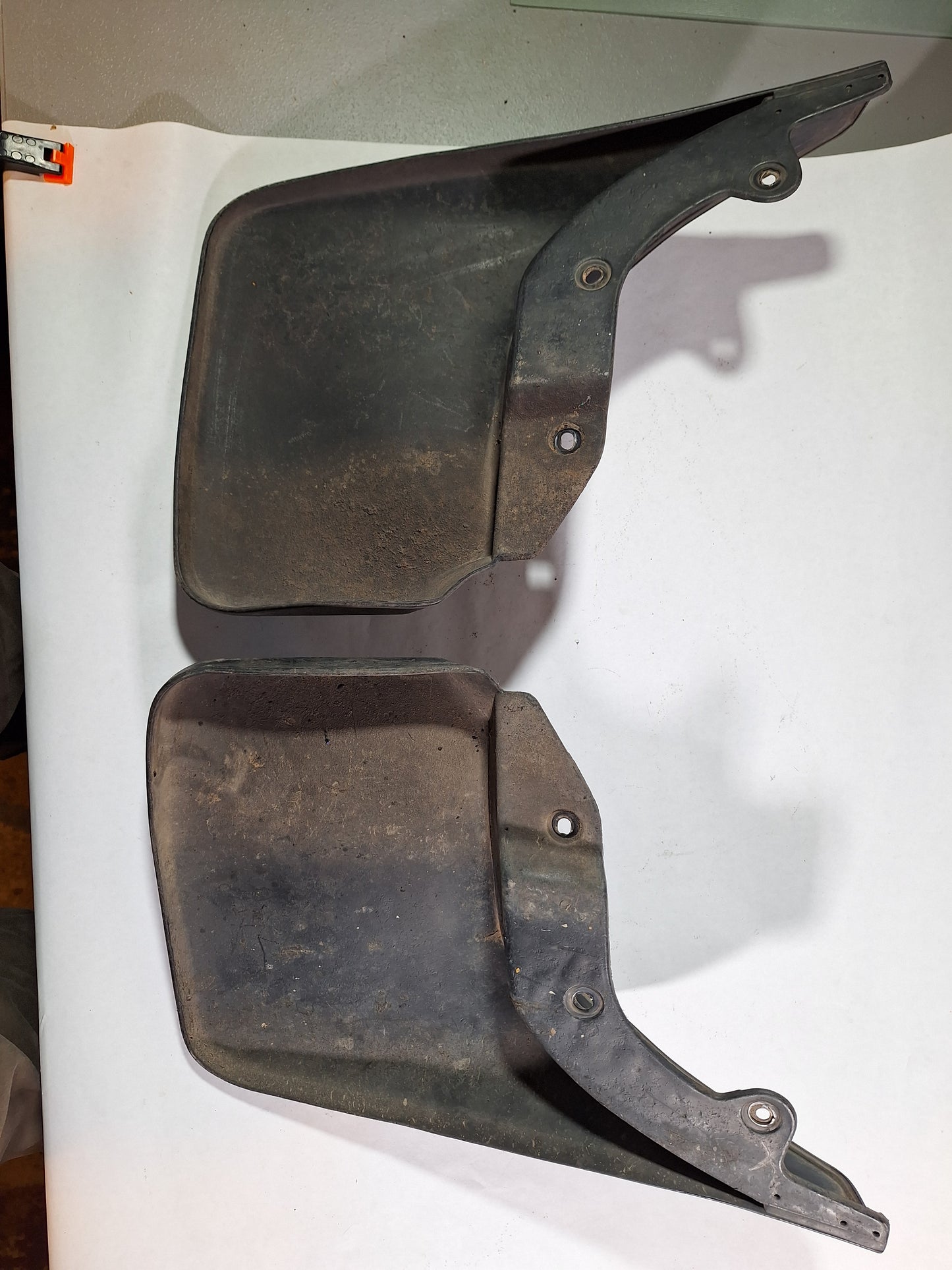 Front mud flaps FJ80