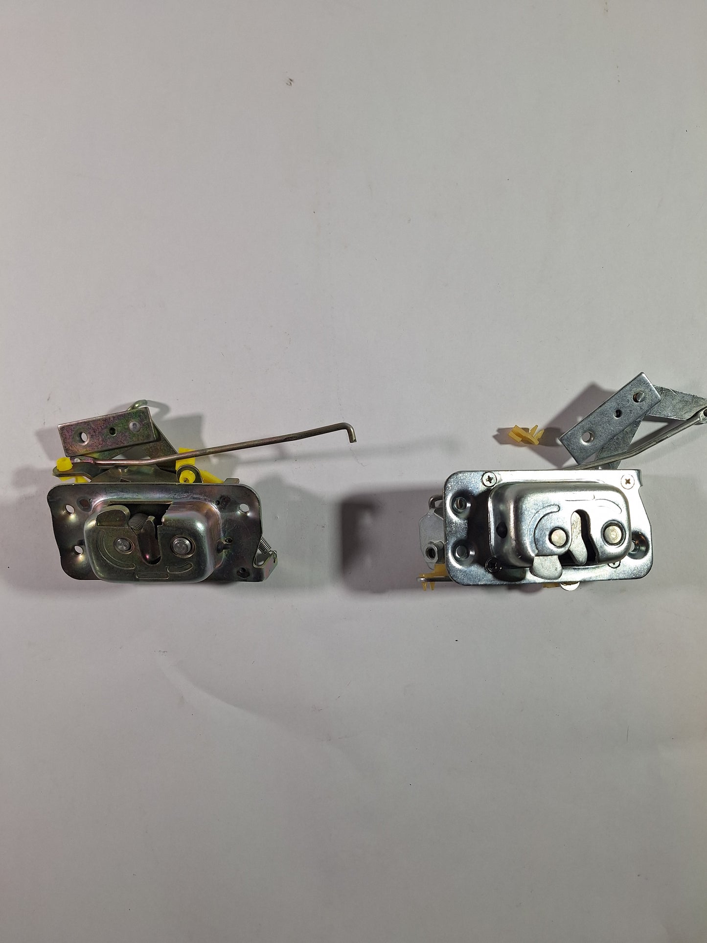 NOS 75-84 FJ40 Left & Right Front Door Latch set 69310-90300 69320-90300