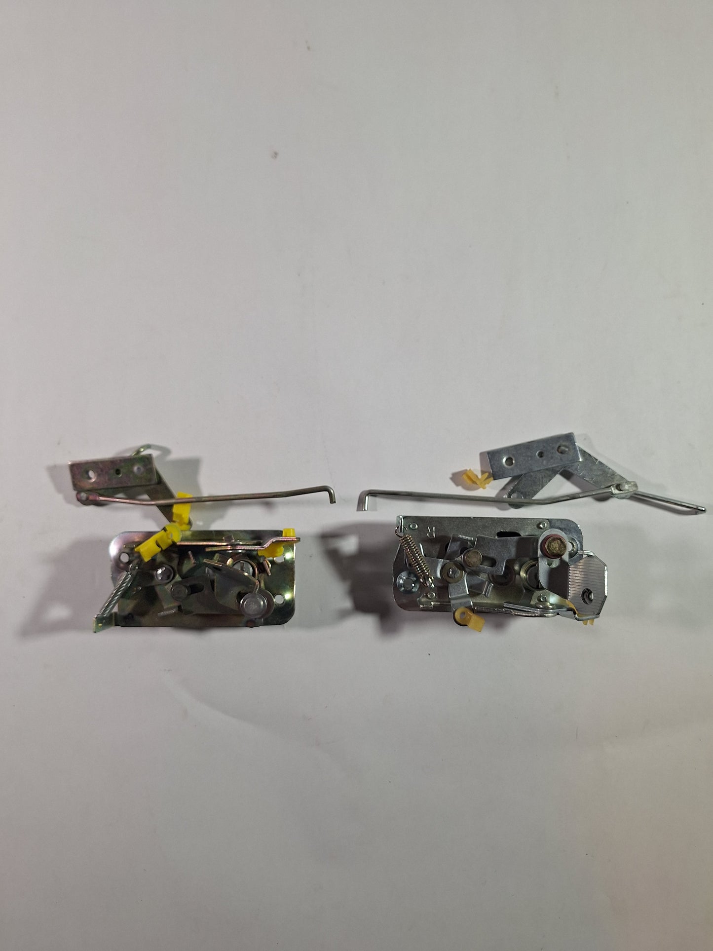 NOS 75-84 FJ40 Left & Right Front Door Latch set 69310-90300 69320-90300