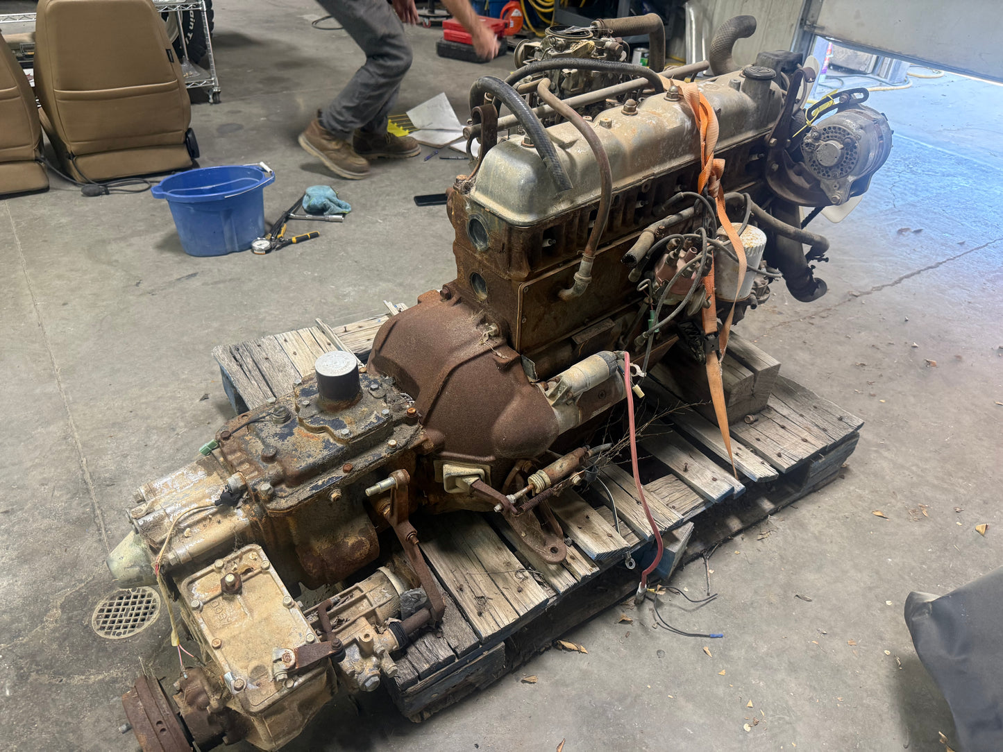FJ40 2F Engine, 4 spd transmission / transfer case