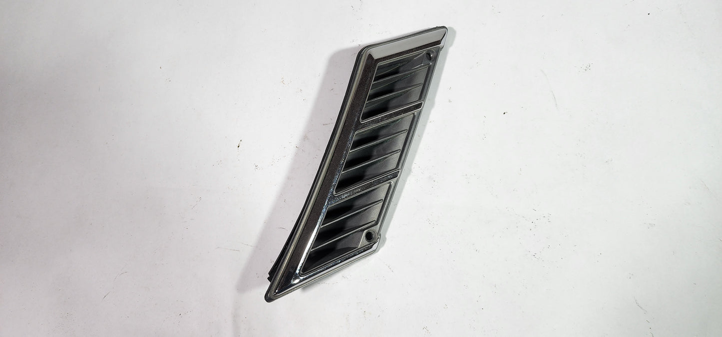 FJ60/62 Land Cruiser Right Front Fender Vent