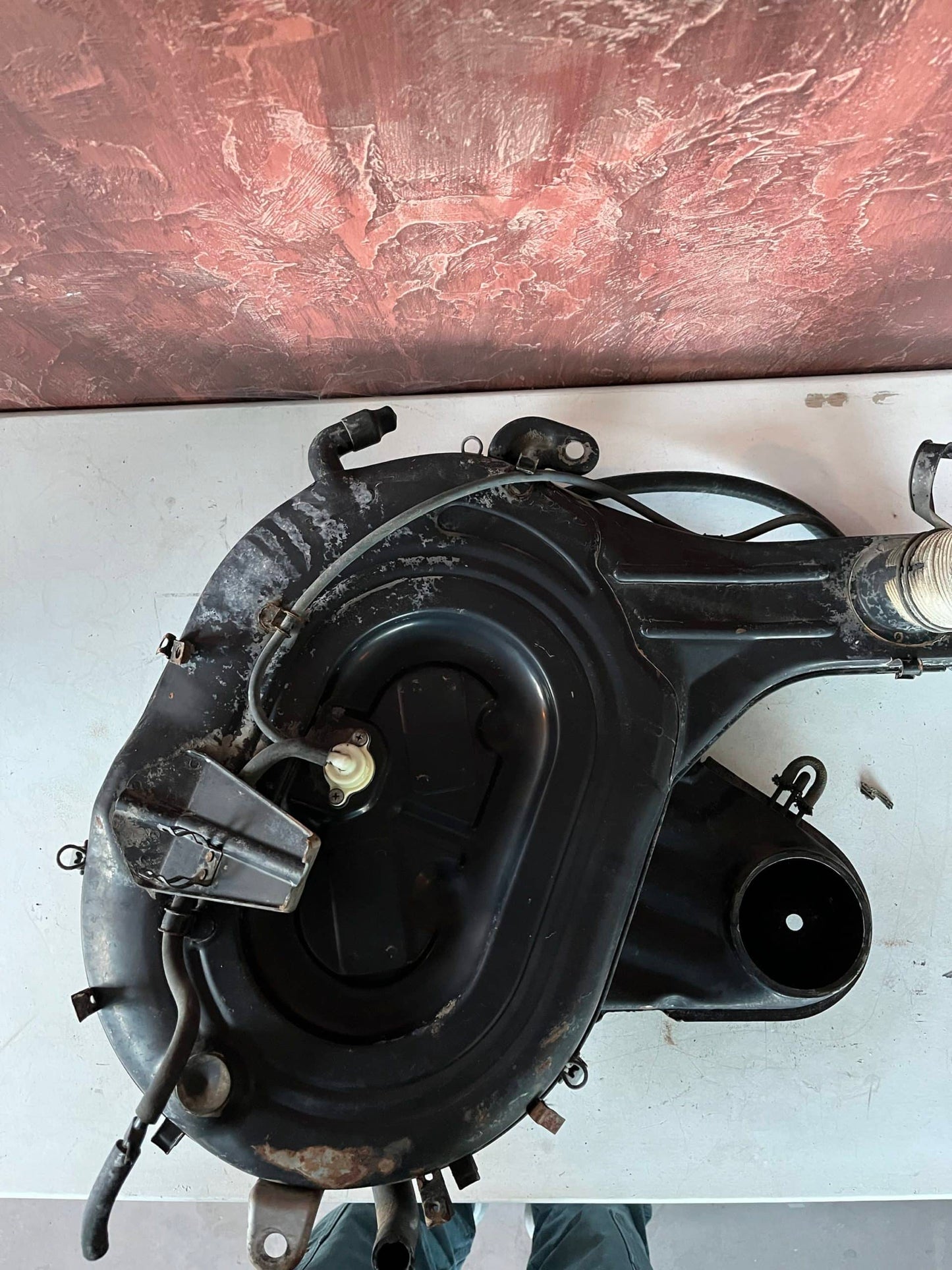 Used Complete 2F FJ60 Air Cleaner Assembly