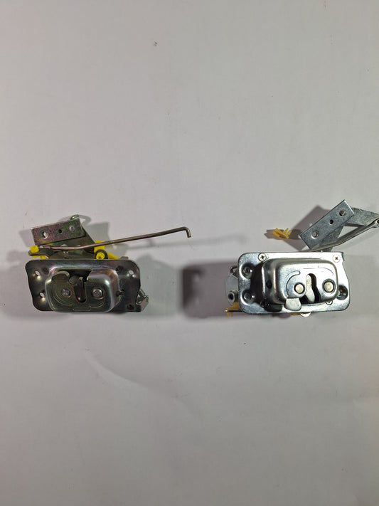 NOS 75-84 FJ40 Left & Right Front Door Latch set 69310-90300 69320-90300