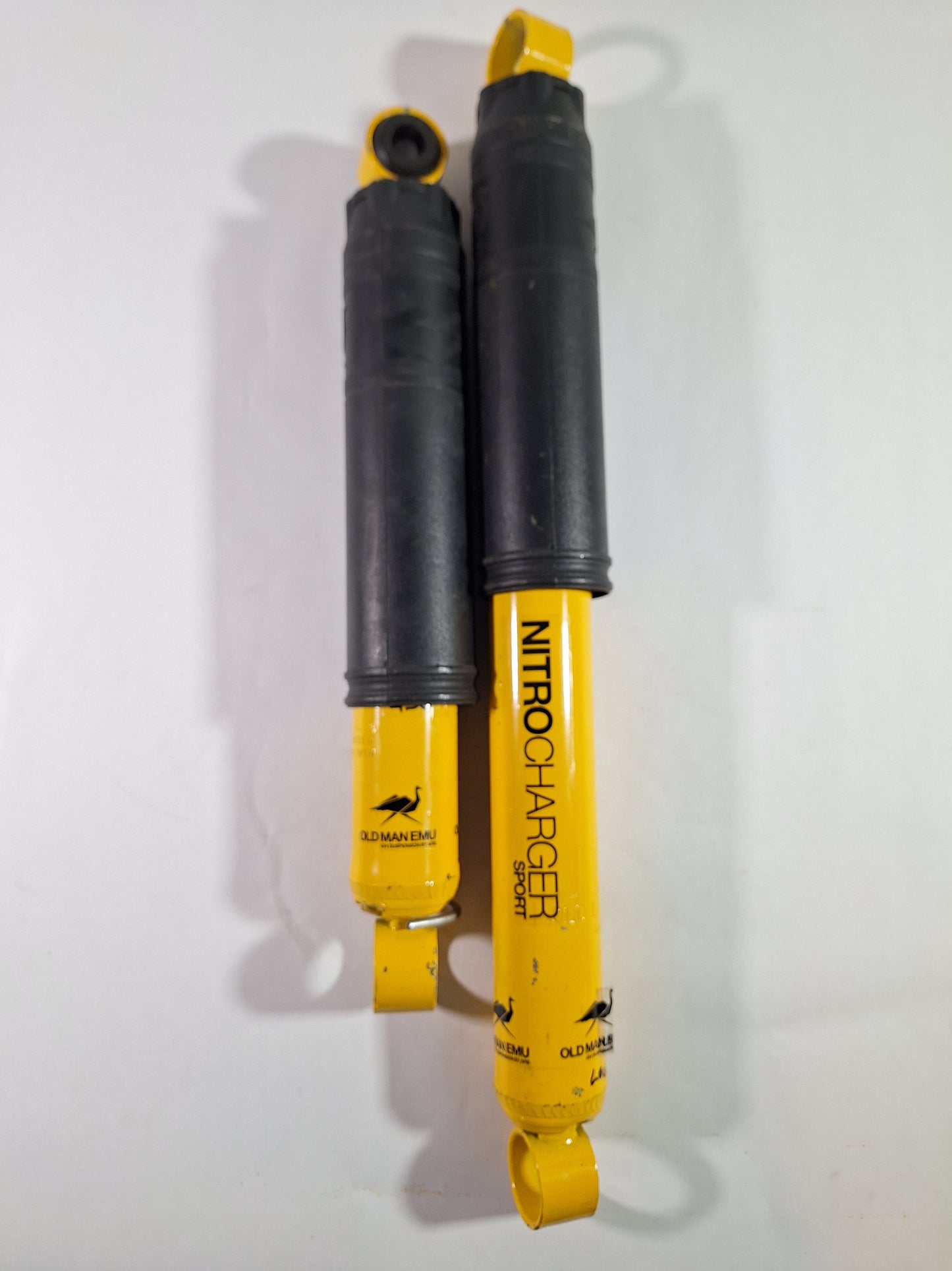 Pair Old Man Emu Front Shocks 60062 missing parts
