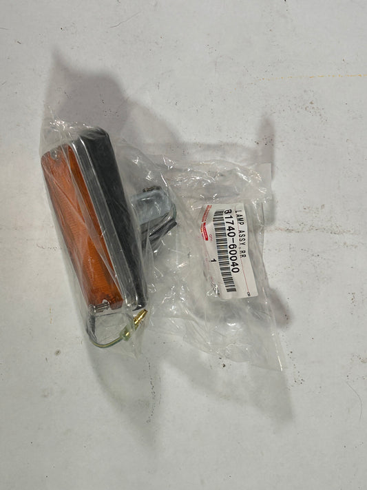 Early FJ40 Apron Marker Light 81740-60040