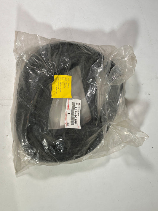 Toyota  61687-90308 RH top side to body weatherstripping