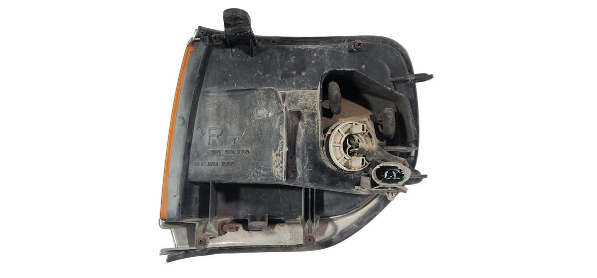 FJ80 Land Cruiser OEM Right Corner Marker Light Assembly