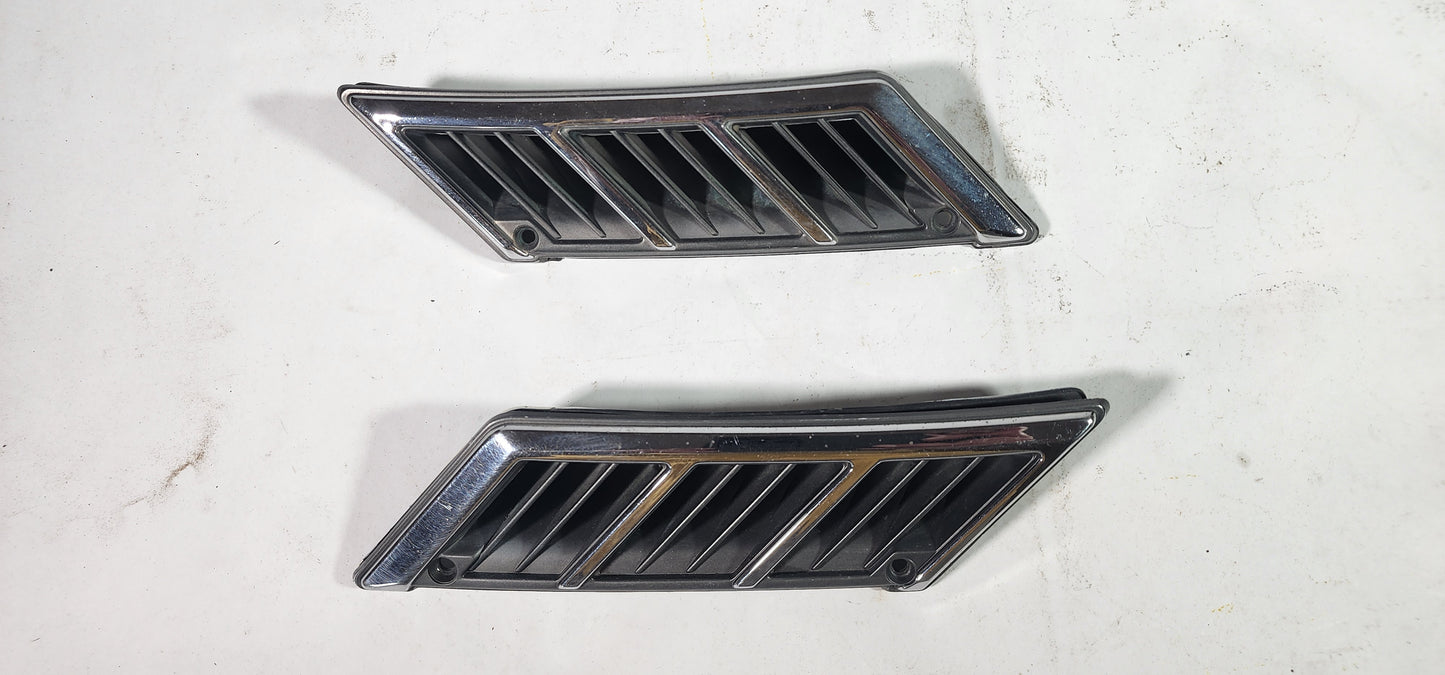 FJ60 Land Cruiser fender vents (pair)