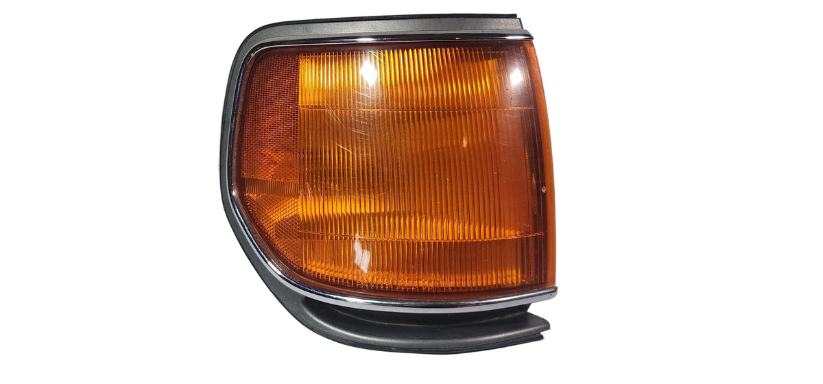 FJ80 Land Cruiser OEM Right Corner Marker Light Assembly