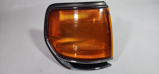 FJ80 Land Cruiser OEM Right Corner Marker Light Assembly