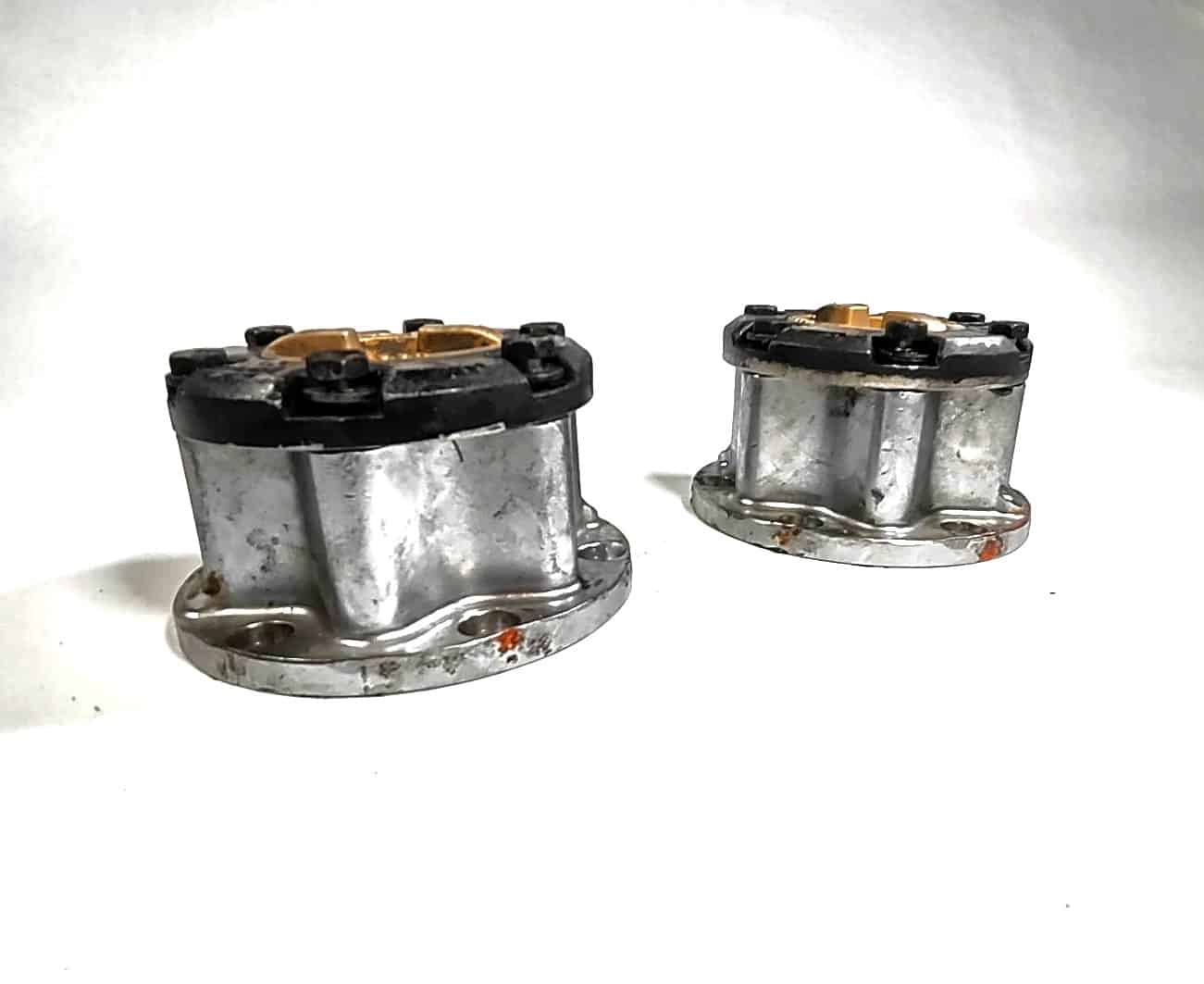 USED Pair of Aisin Short Body Hubs